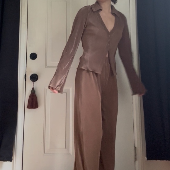 Brown Pleated Lounge Set - Picture 6 of 11